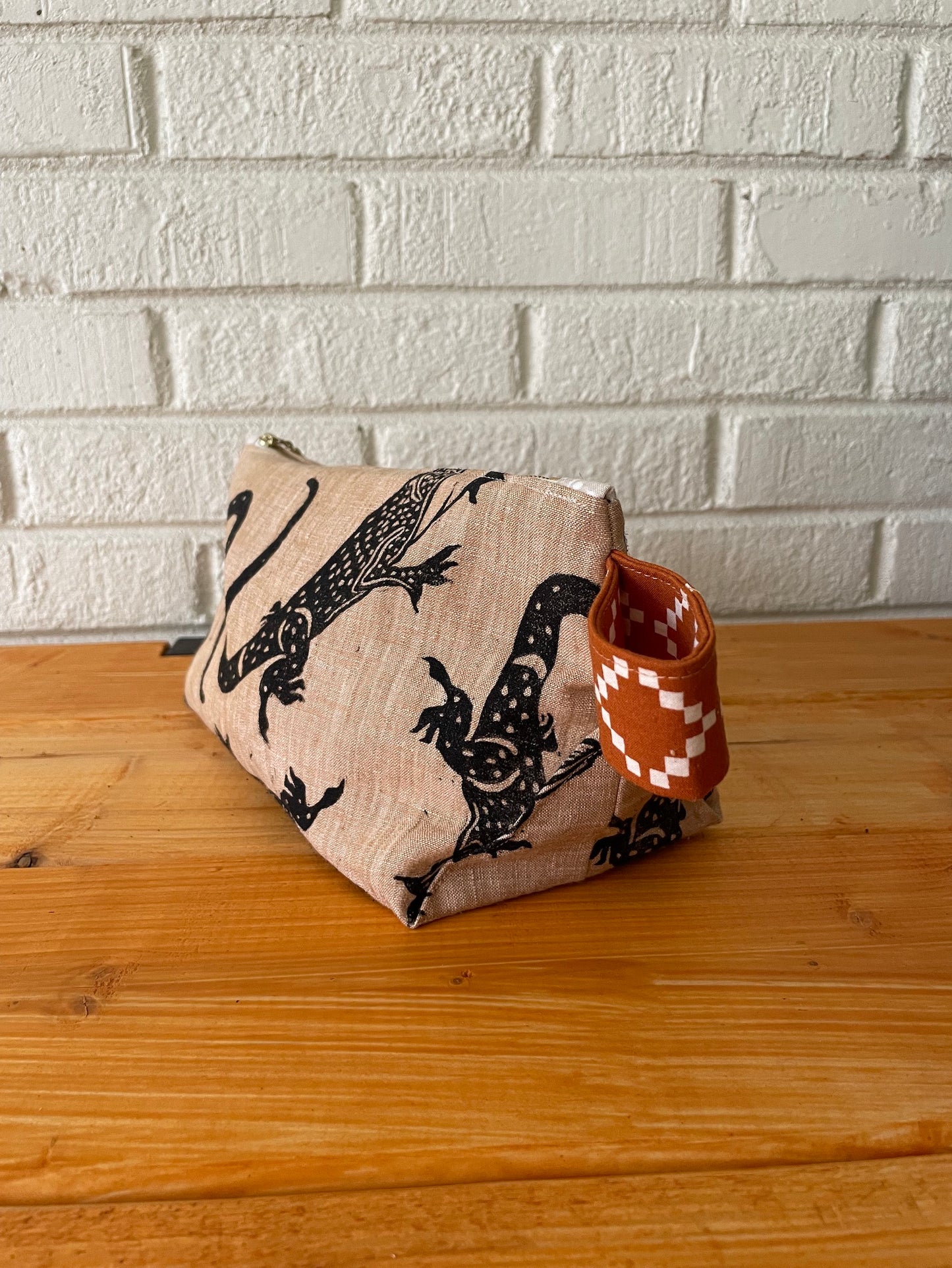 Large Folded Zipper Pouch with Anole
