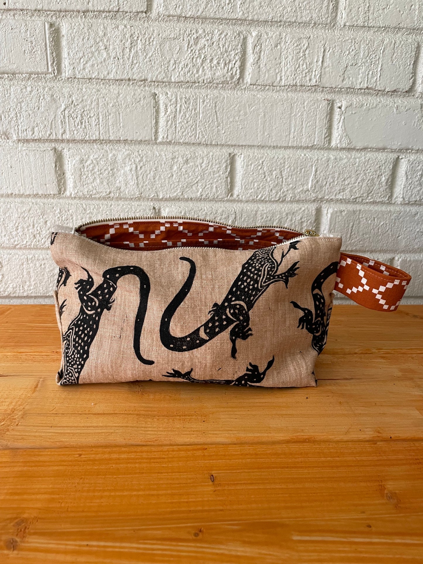 Large Folded Zipper Pouch with Anole
