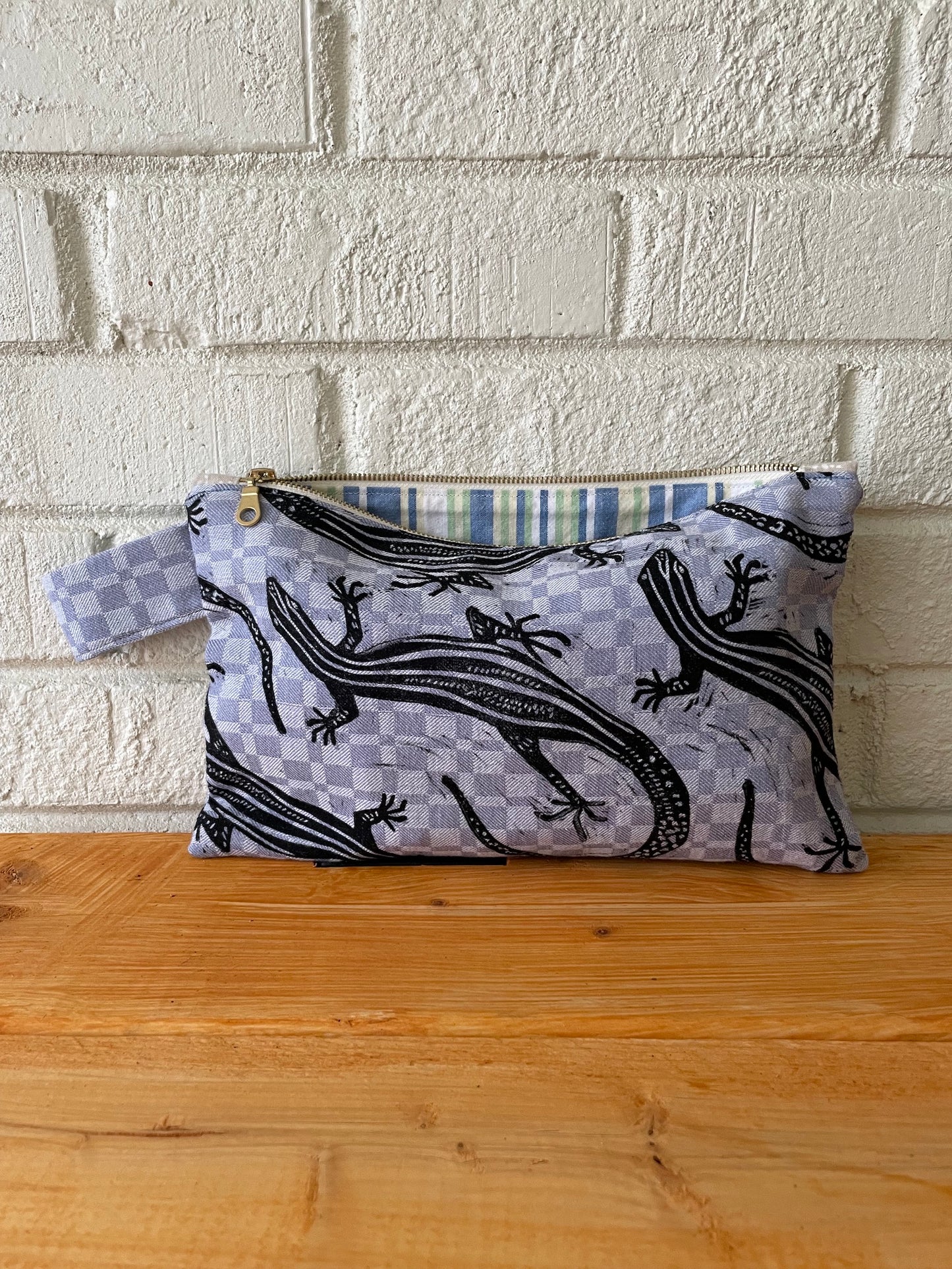 Medium Zipper Pouch with Skink
