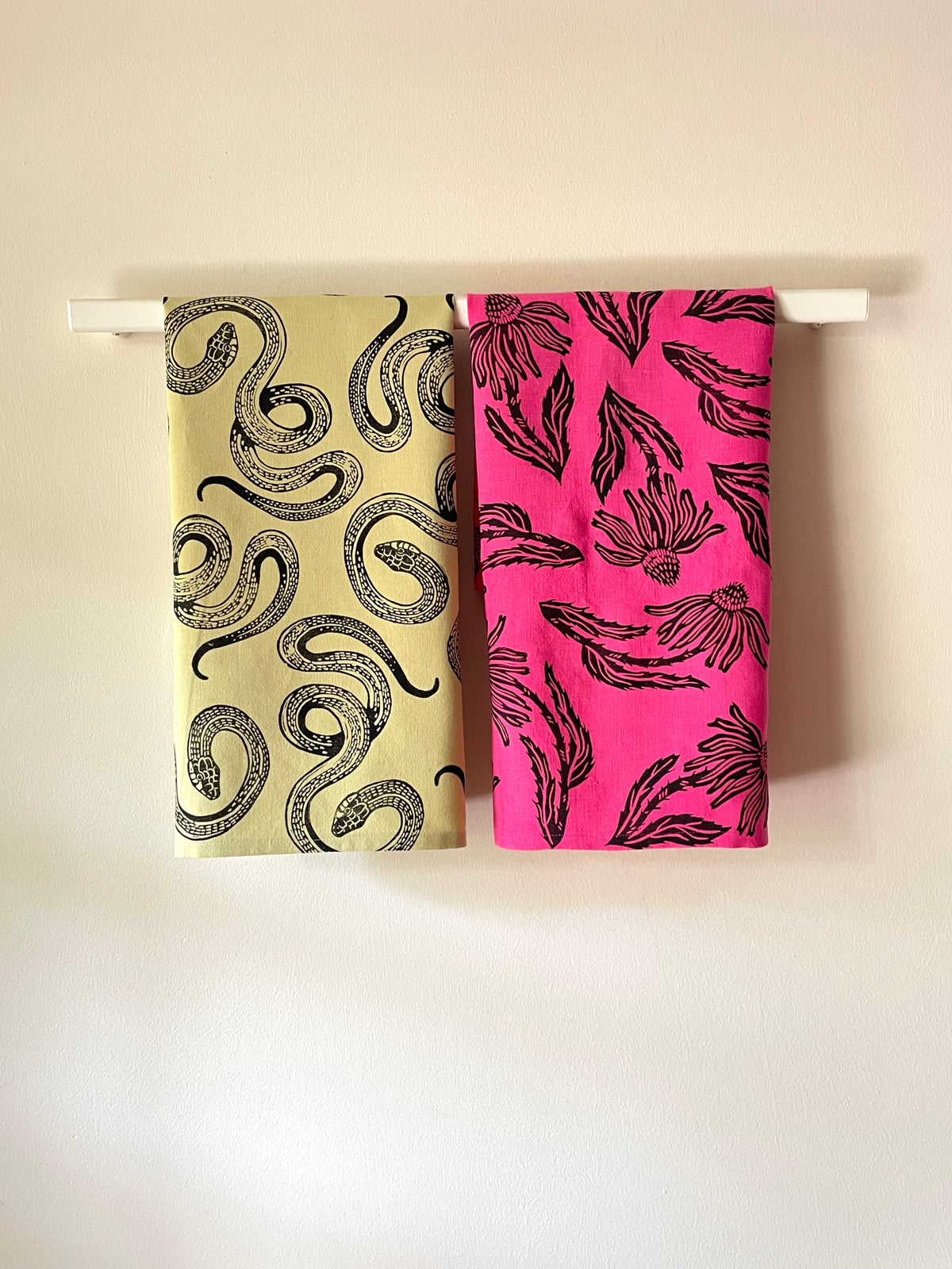 Linen Tea Towel: Coneflower on Fuchsia