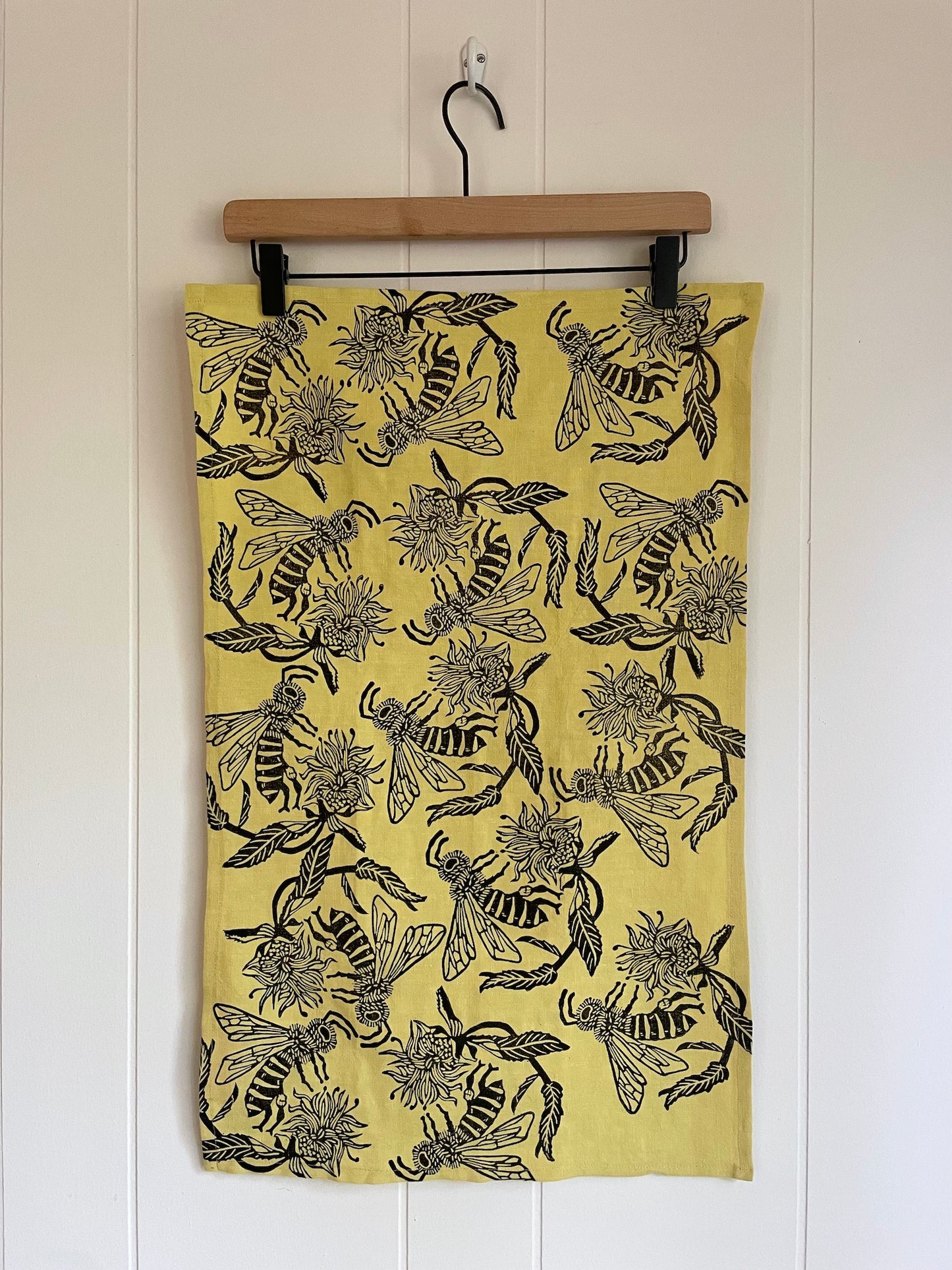 Linen Tea Towel: Bee on Lemon
